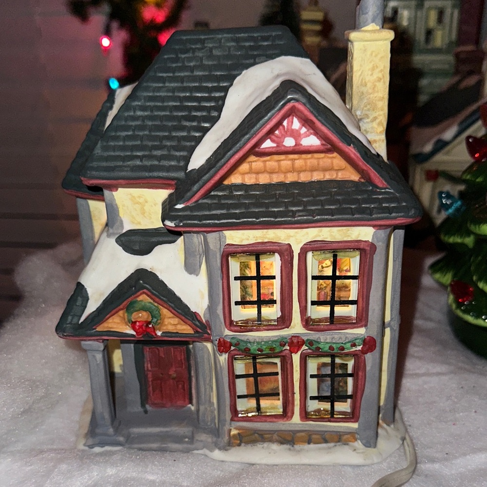 Christmas Holiday Snow Village House Vintage includes wire No Box